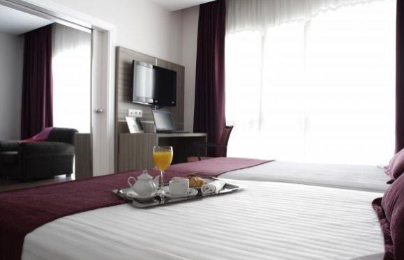 DOPPELZIMMER MIT WOHNRAUM