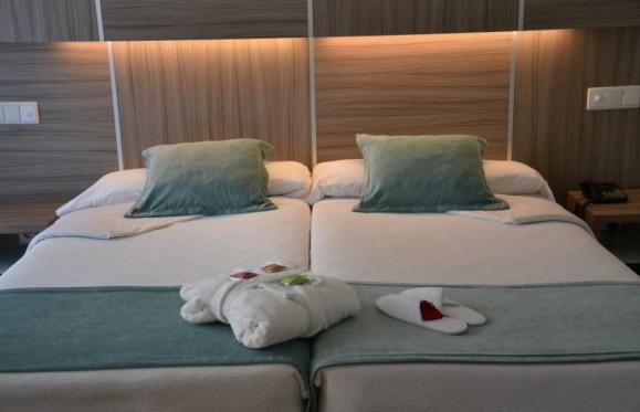 DOPPELZIMMER MIT WOHNRAUM