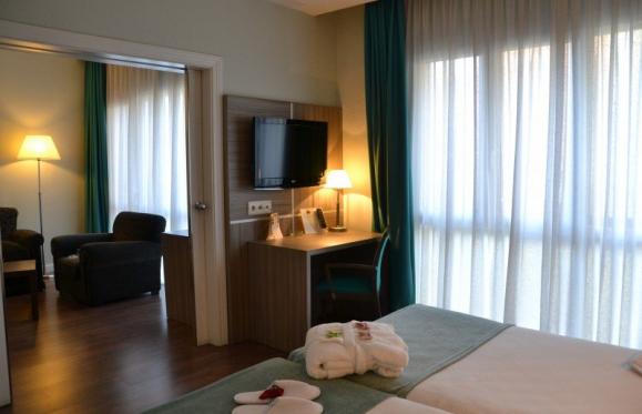 DOPPELZIMMER MIT WOHNRAUM