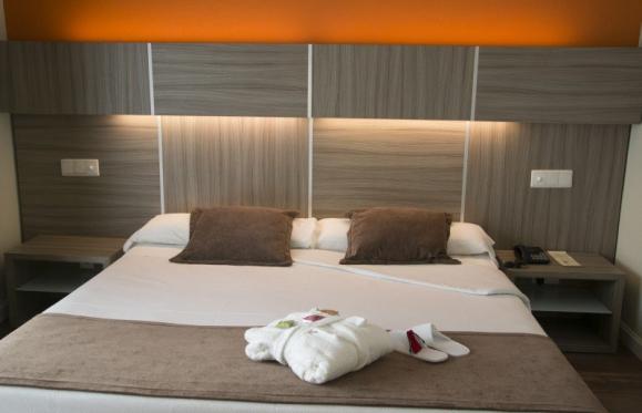 DOPPELZIMMER MIT WOHNRAUM