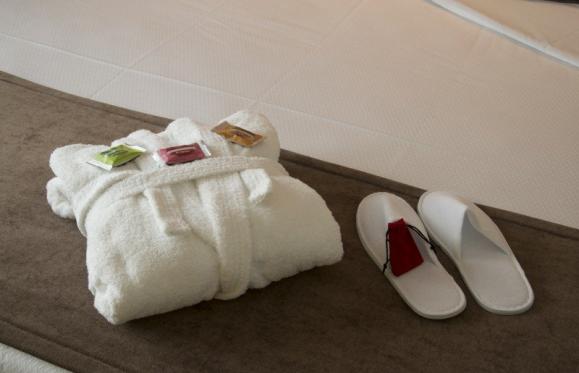 DOPPELZIMMER MIT WOHNRAUM