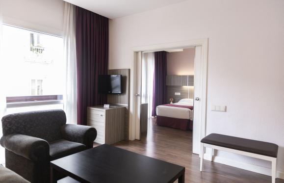 DOPPELZIMMER MIT WOHNRAUM