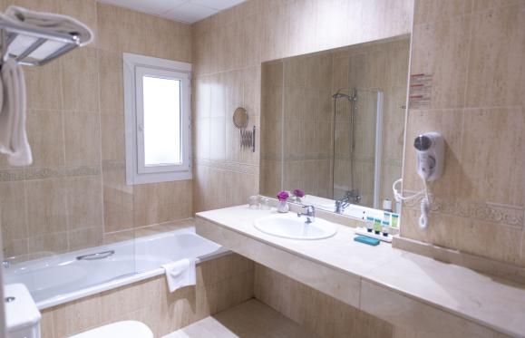 DOPPELZIMMER MIT WOHNRAUM