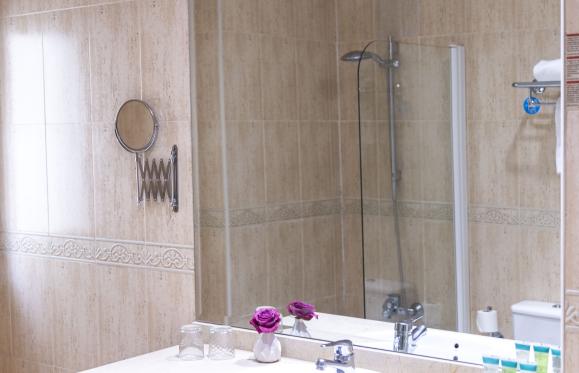 DOPPELZIMMER MIT WOHNRAUM