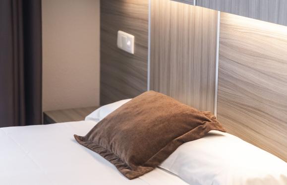 EINZELZIMMER (1 Doppelbett)