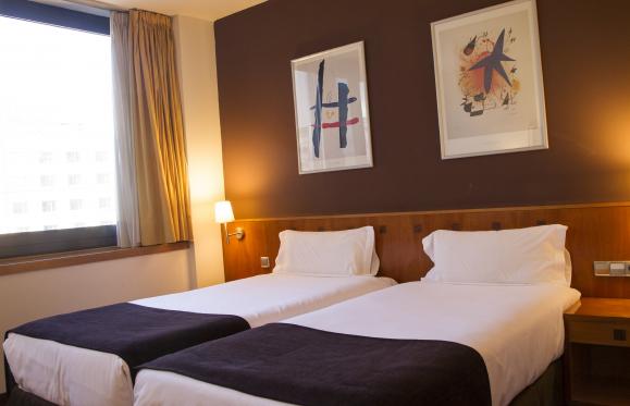 STANDARD DOUBLE/TWIN ROOM