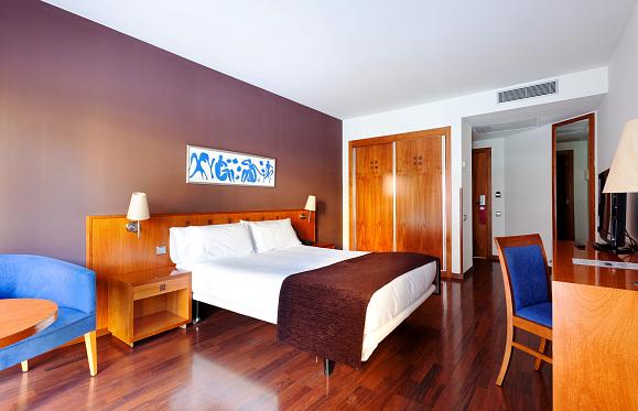 STANDARD DOUBLE/TWIN ROOM