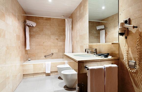 STANDARD DOUBLE/TWIN ROOM