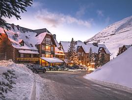 Fachada nevada Hotel Chalet Bassible Vall d'Arán