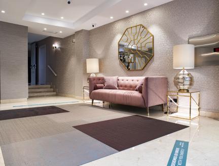 Salón descansillo Hotel Los Bracos Logroño